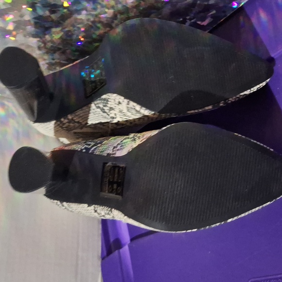 Charlotte Russe Qupid stoneblack snake PU 8.5 booties NIB mint - Picture 9 of 12